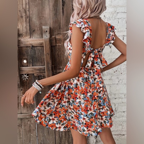 Floral open back dress 💫 - Picture 2 of 4